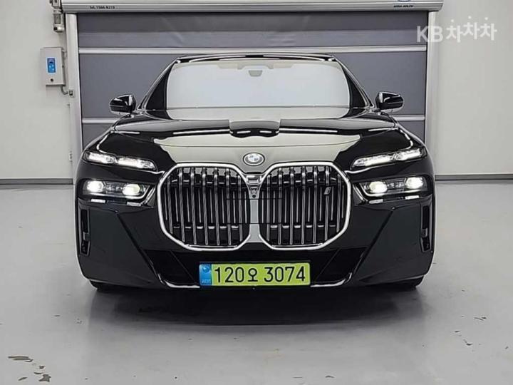BMW i7 xDrive 60 — foto 1