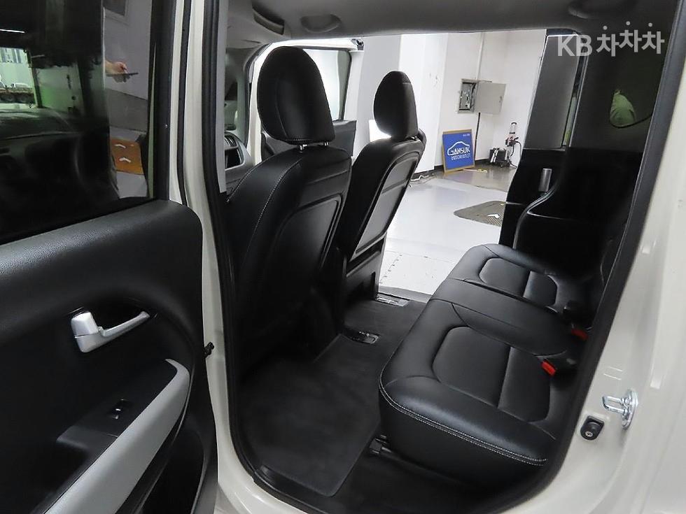 2023 - kia kia