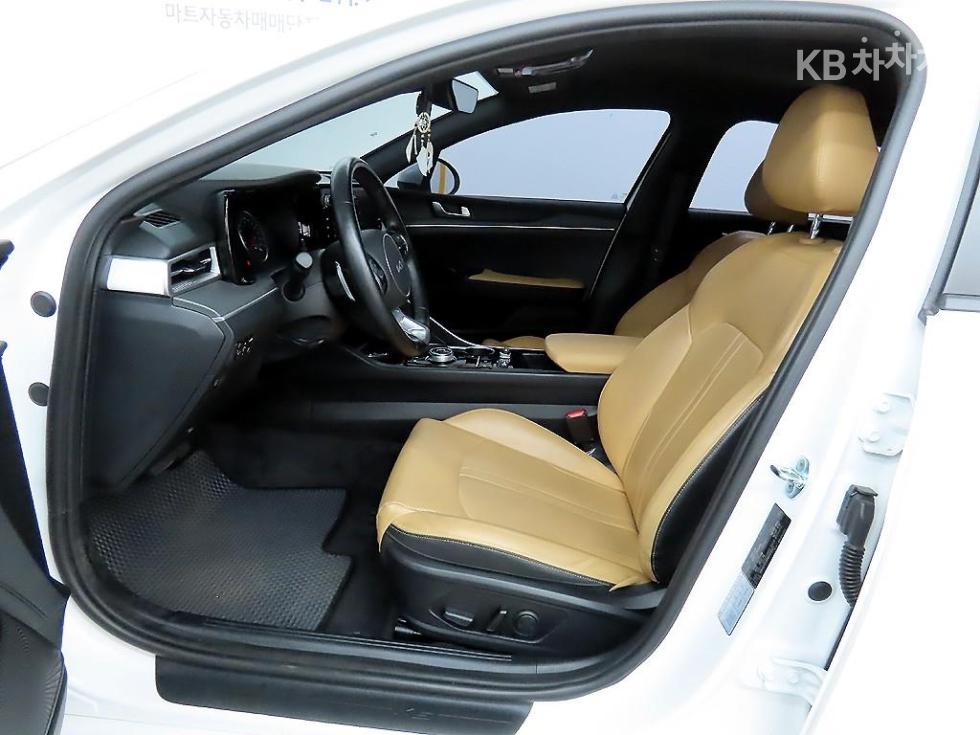 2022 - kia k5