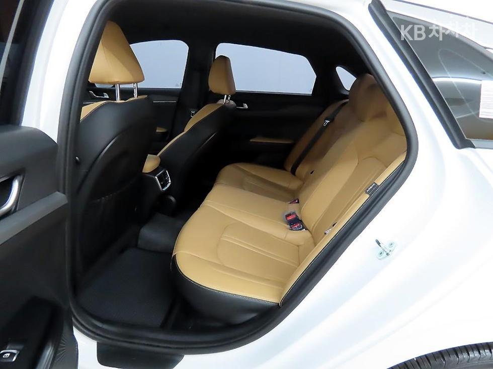 2022 - kia k5