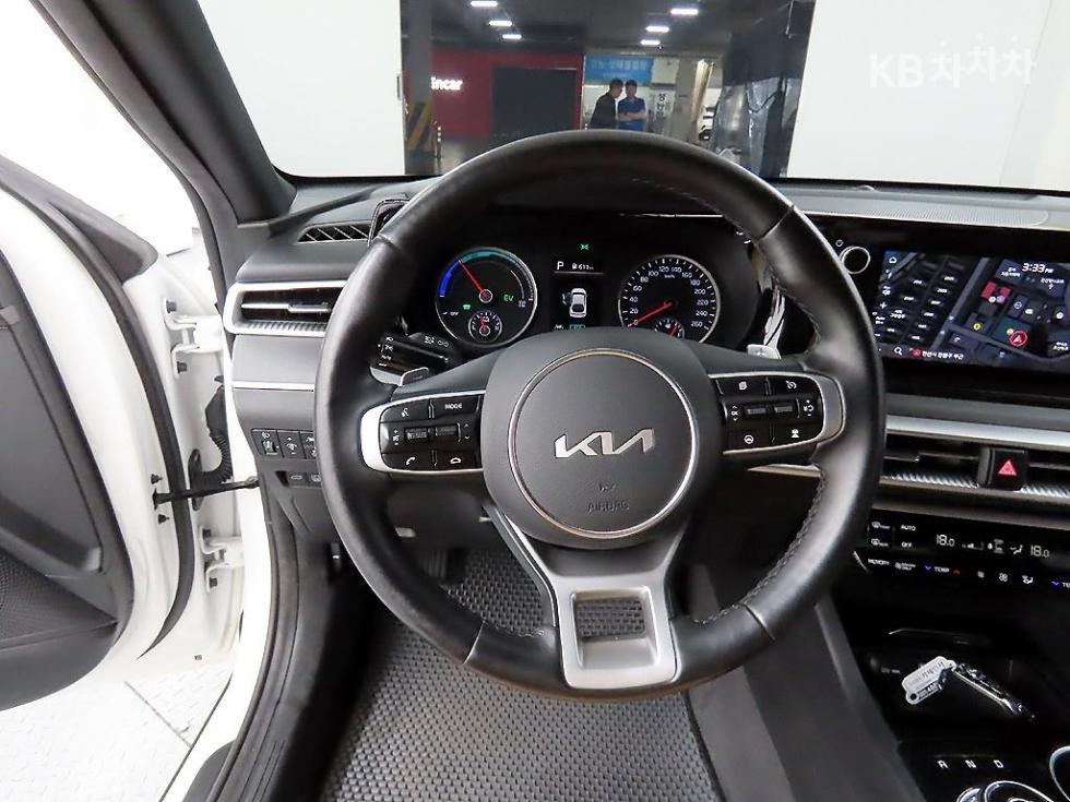 2022 - kia k5