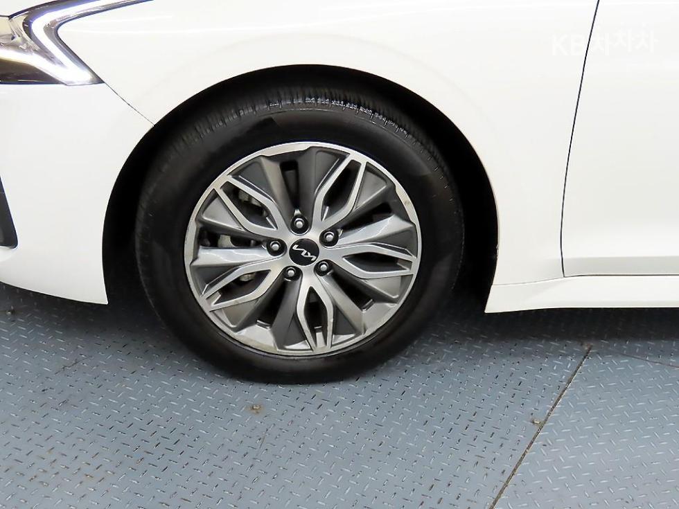 2022 - kia k5