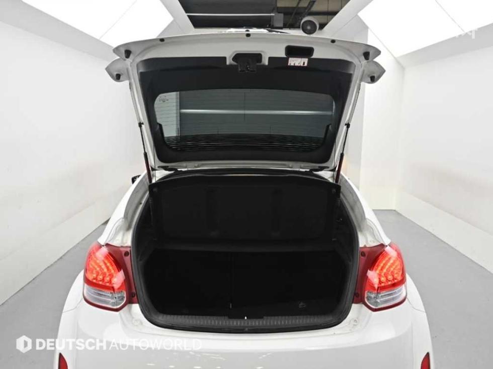 2016 - hyundai veloster