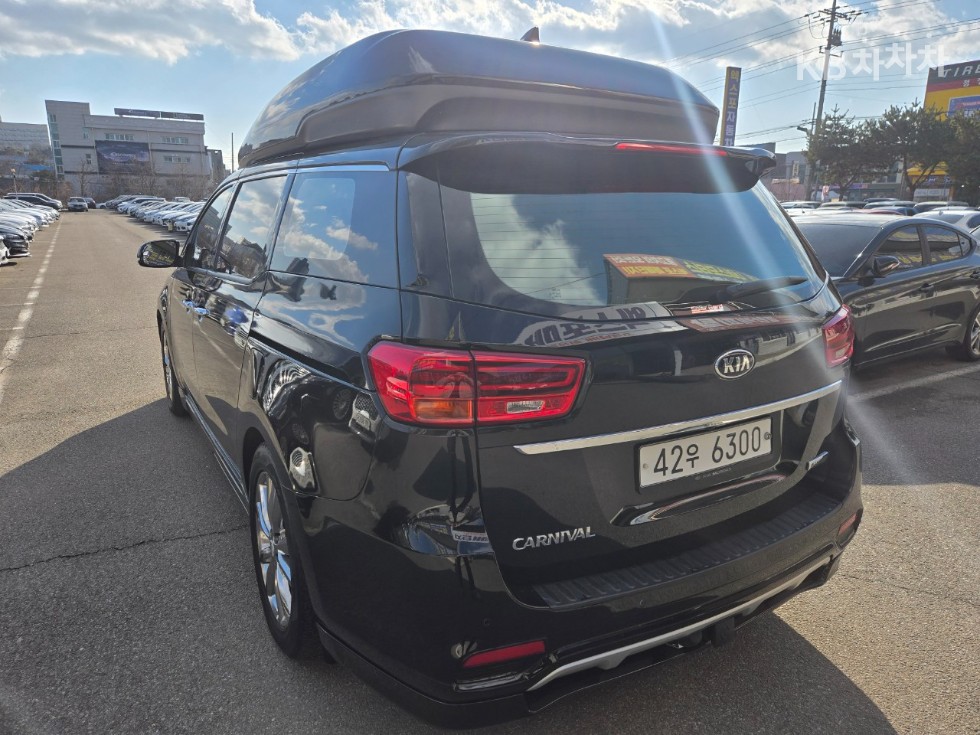 Kia Carnival — miniaturë 2