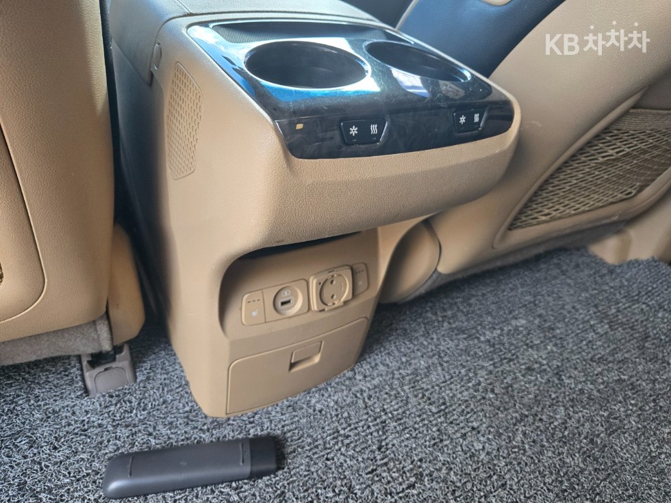 Kia Carnival — miniaturë 12