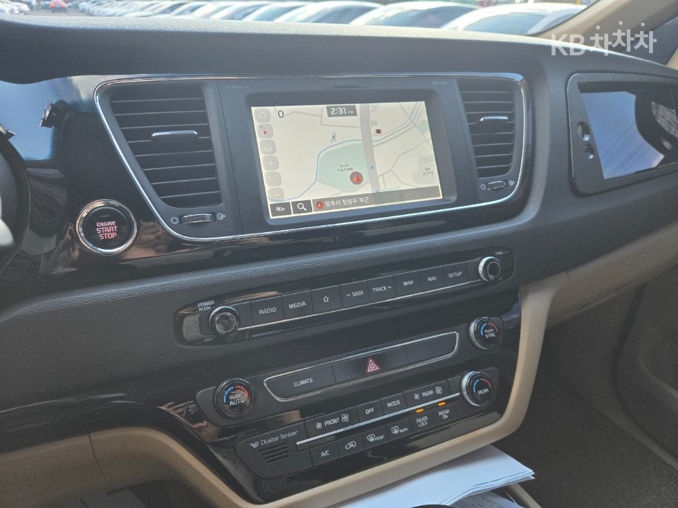 Kia Carnival — miniaturë 17
