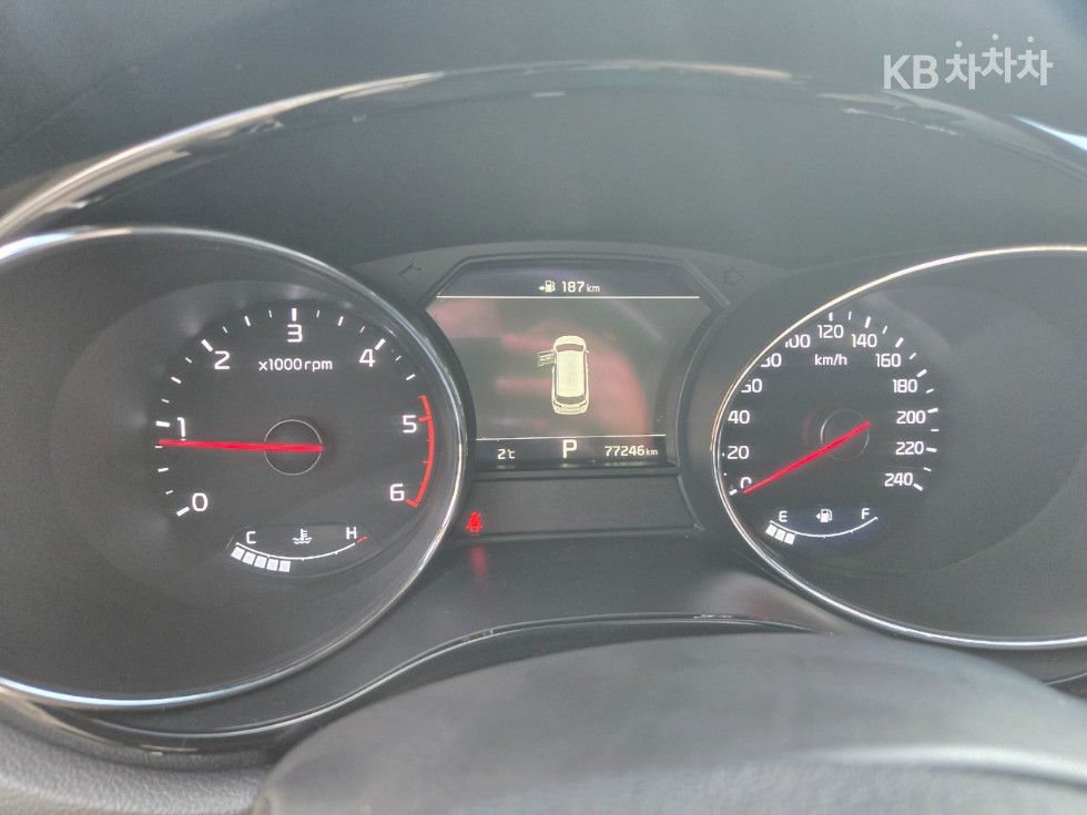 Kia Carnival — miniaturë 18