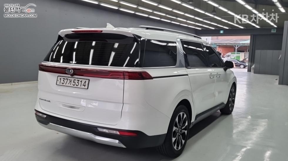 Kia Carnival — miniaturë 2