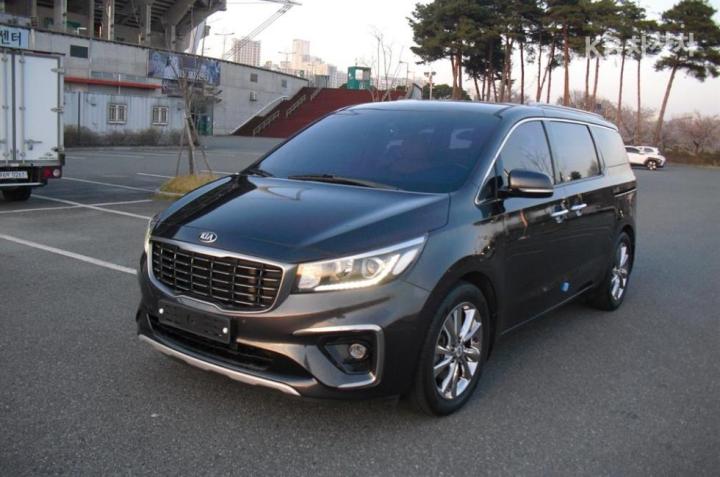 Kia Carnival 9인승 2.2 디젤 — foto 1