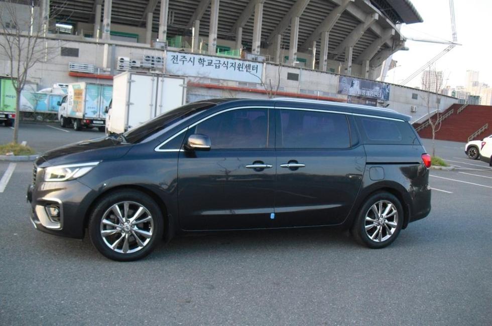 Kia Carnival — miniaturë 2