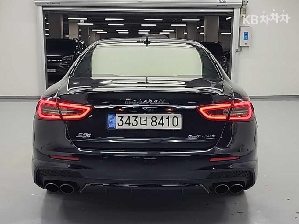 Maserati Quattroporte — miniaturë 3
