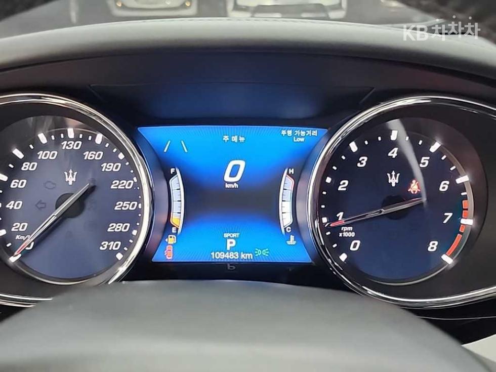 Maserati Quattroporte — miniaturë 6