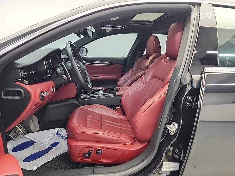 Maserati Quattroporte — miniaturë 11