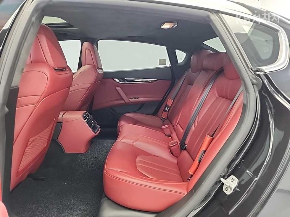 Maserati Quattroporte — miniaturë 12