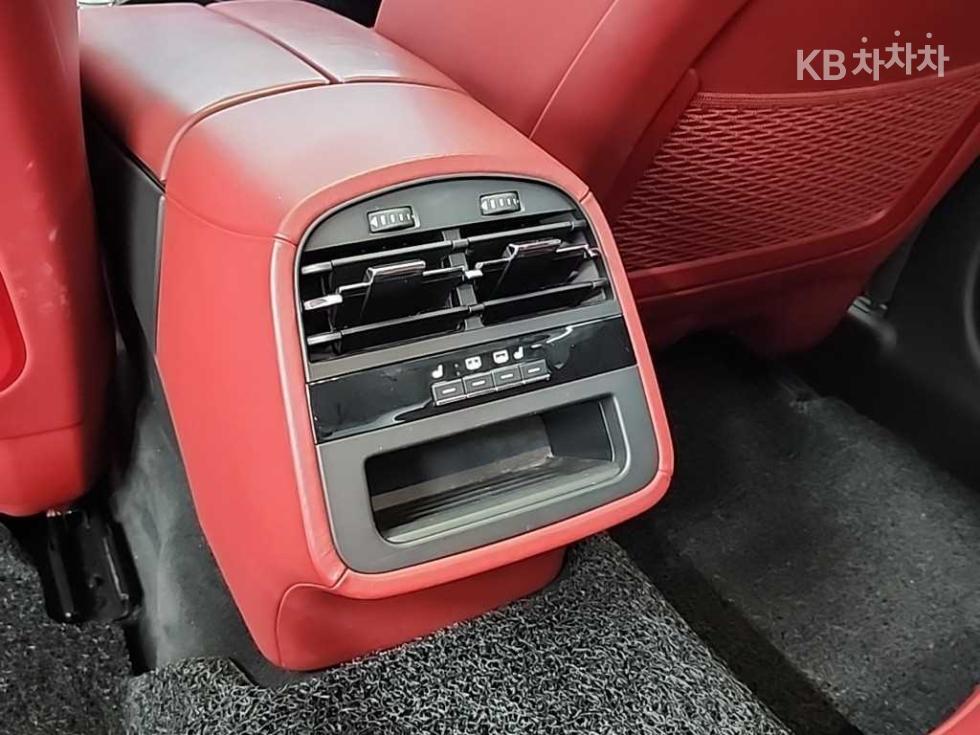 Maserati Quattroporte — miniaturë 13