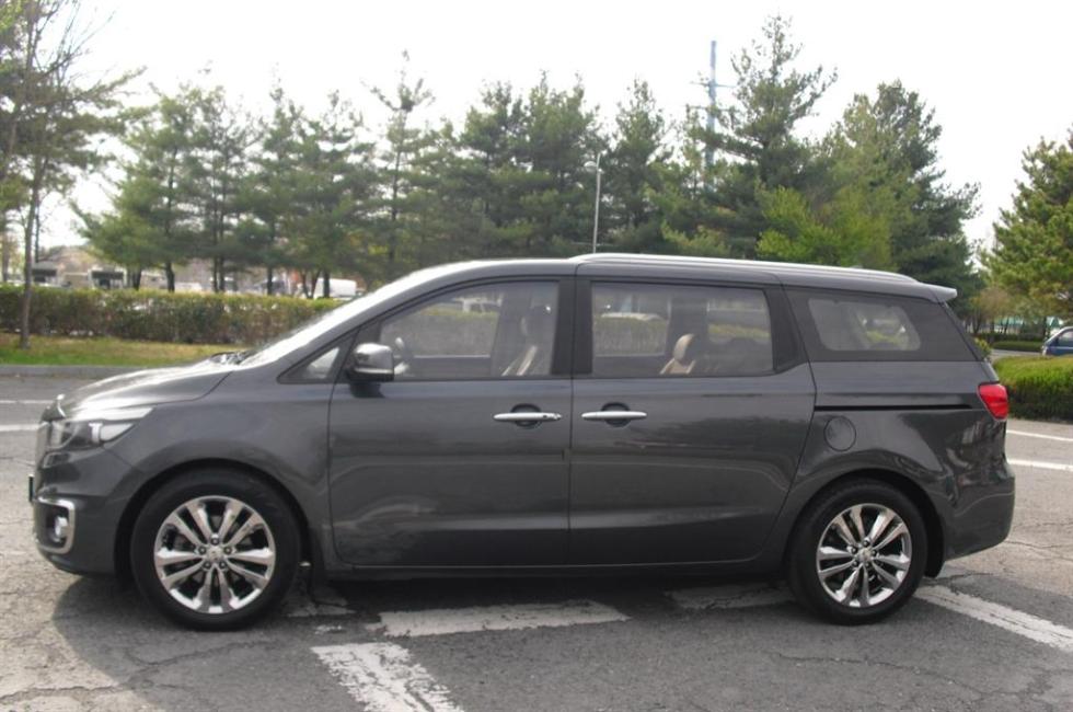 Kia Carnival — miniaturë 2