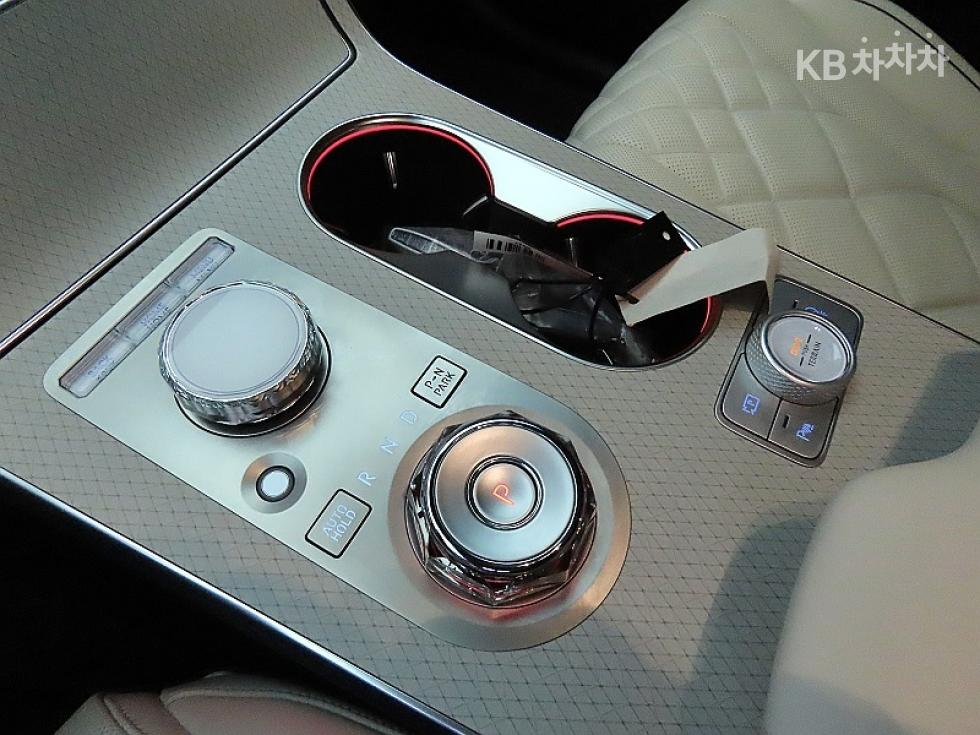 2025 Genesis GV80 photo