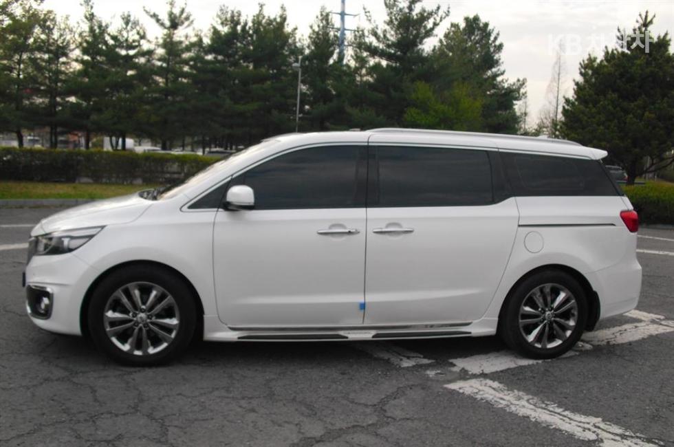 Kia Carnival — miniaturë 2