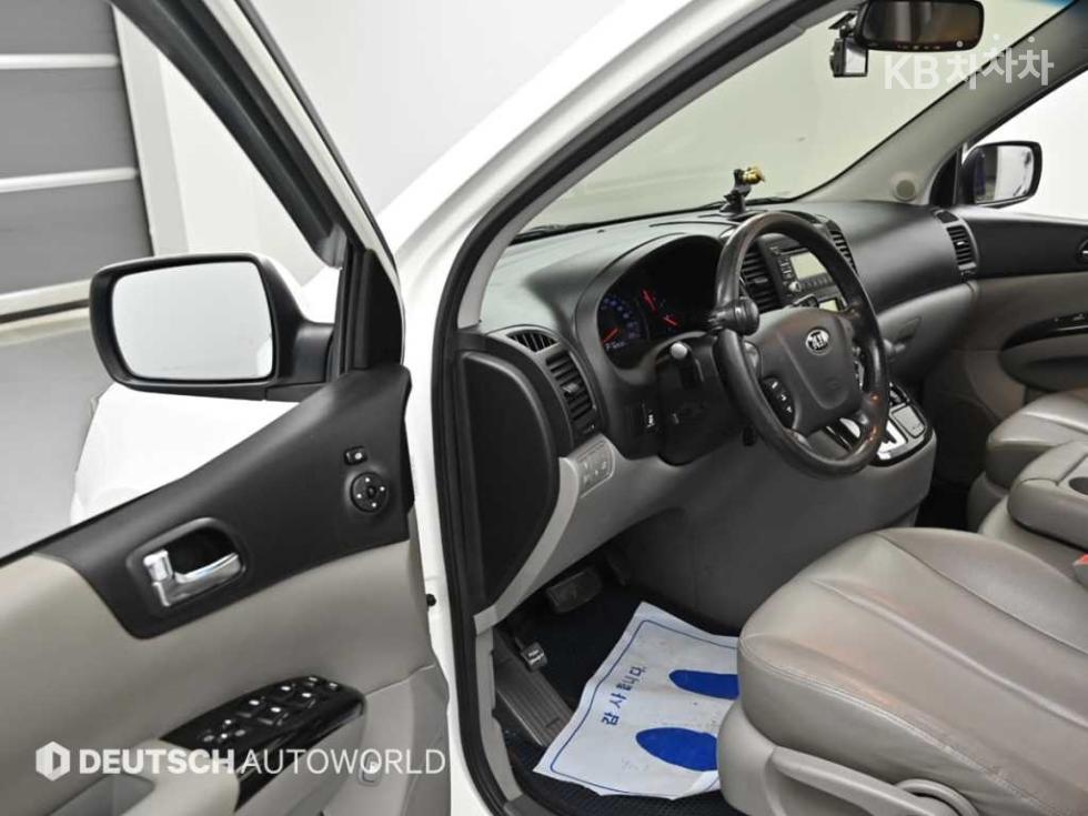 Kia Carnival — miniaturë 11