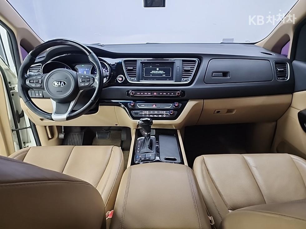 Kia Carnival — miniaturë 7