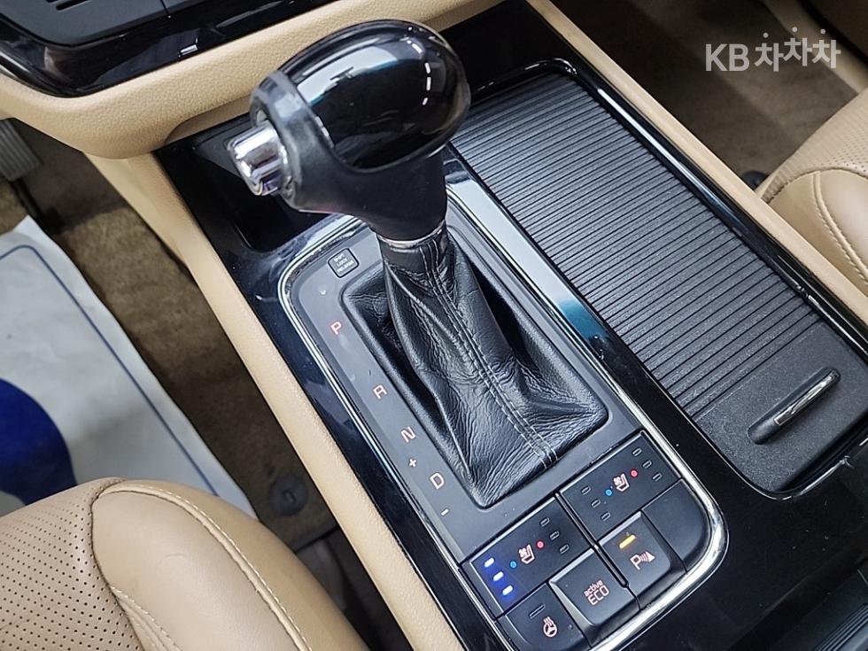 Kia Carnival — miniaturë 8