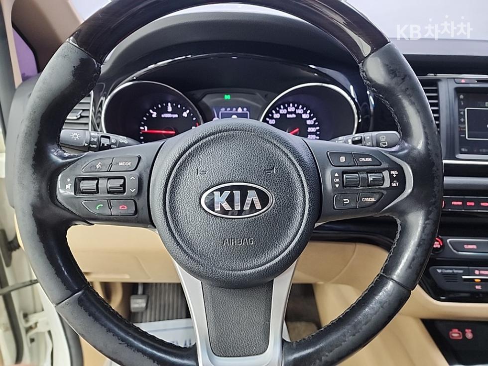 Kia Carnival — miniaturë 9