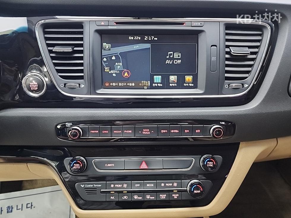 Kia Carnival — miniaturë 10