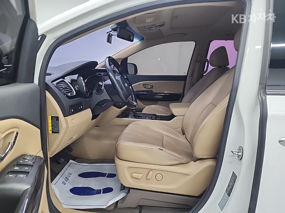 Kia Carnival — miniaturë 11