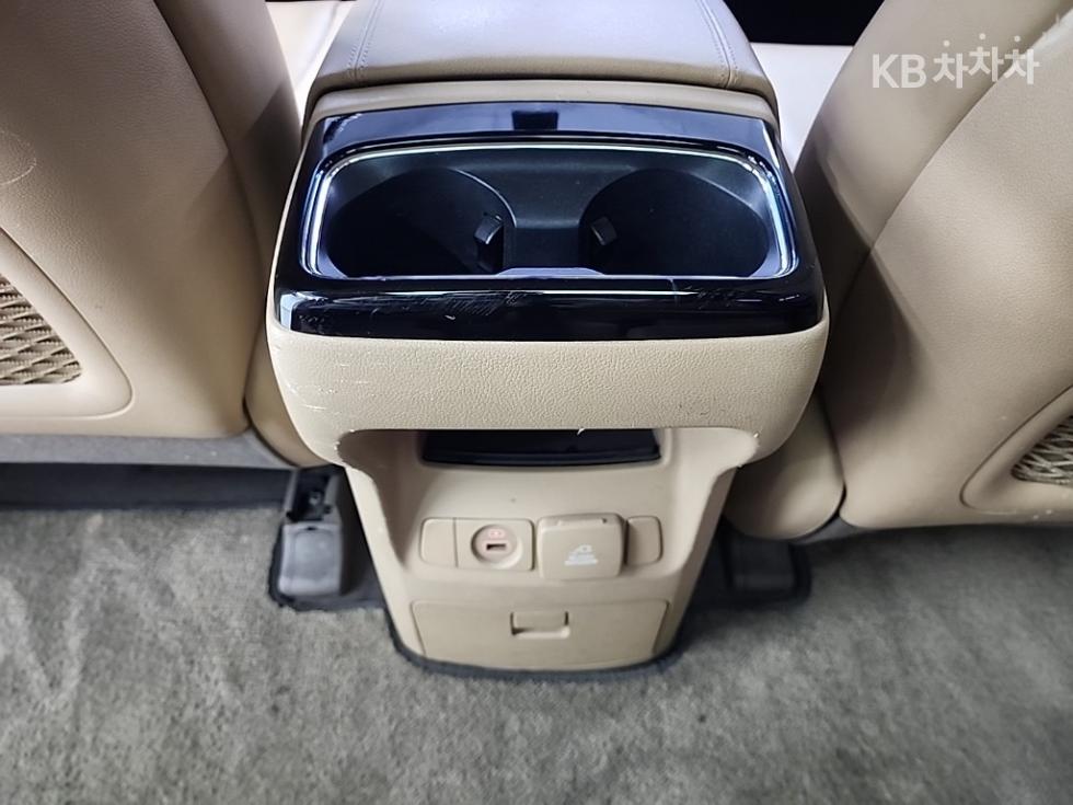 Kia Carnival — miniaturë 13