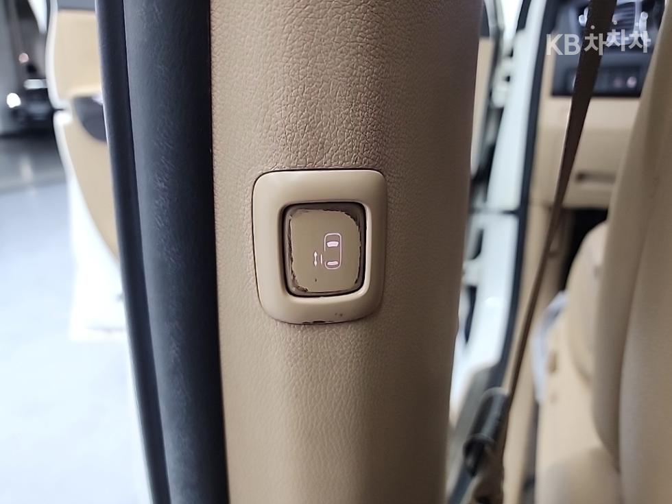 Kia Carnival — miniaturë 14
