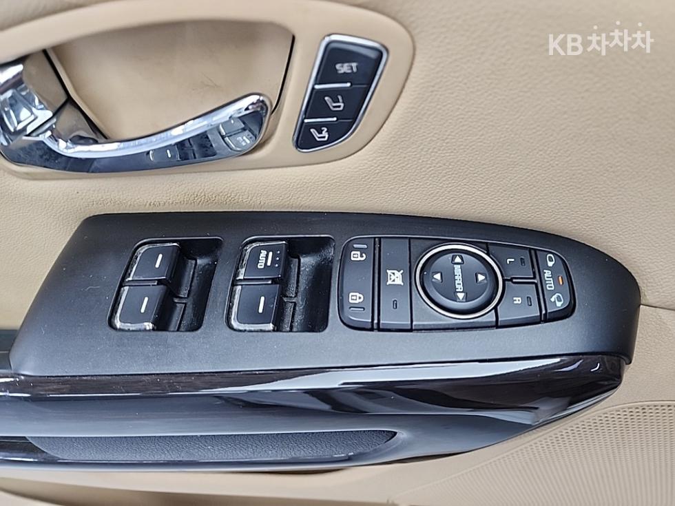 Kia Carnival — miniaturë 17
