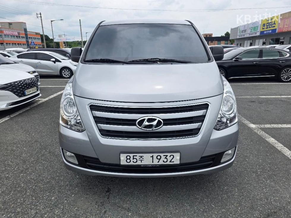 Hyundai Starex 5인승 밴 CVX — foto 1
