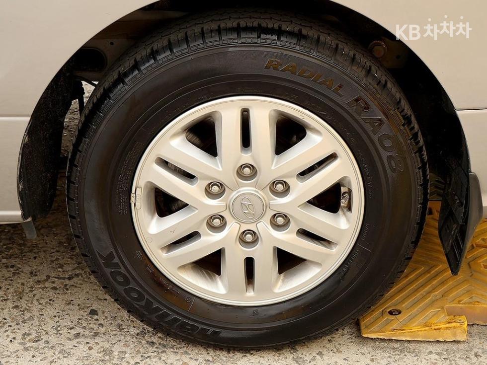 Hyundai Starex — miniaturë 18