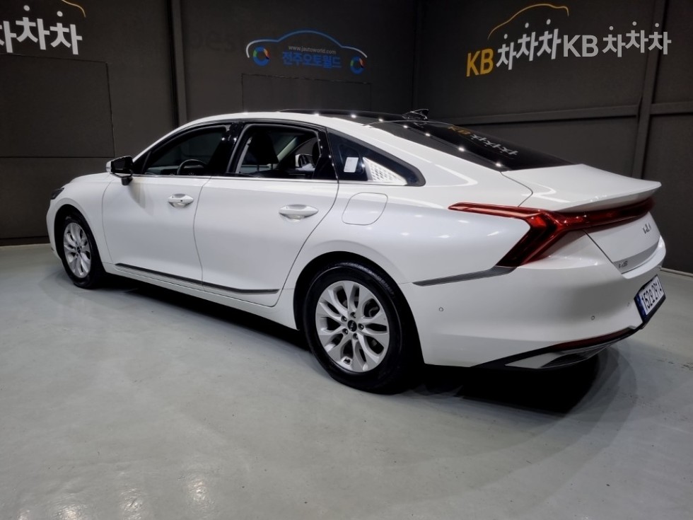 Kia K8 — miniaturë 4