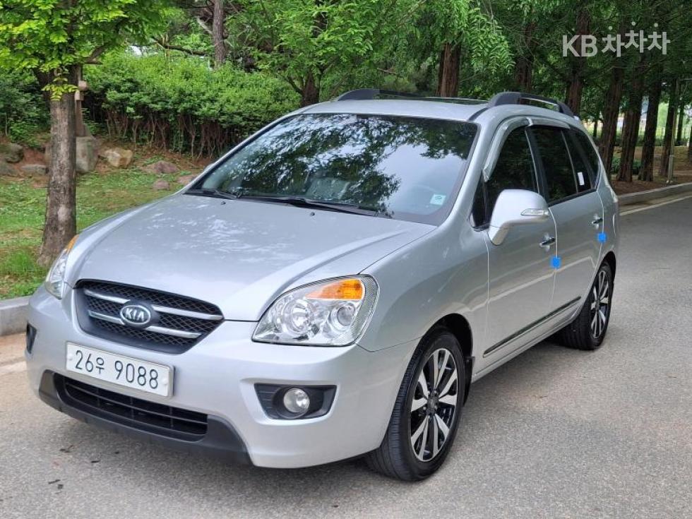 Kia Carens — miniaturë 2