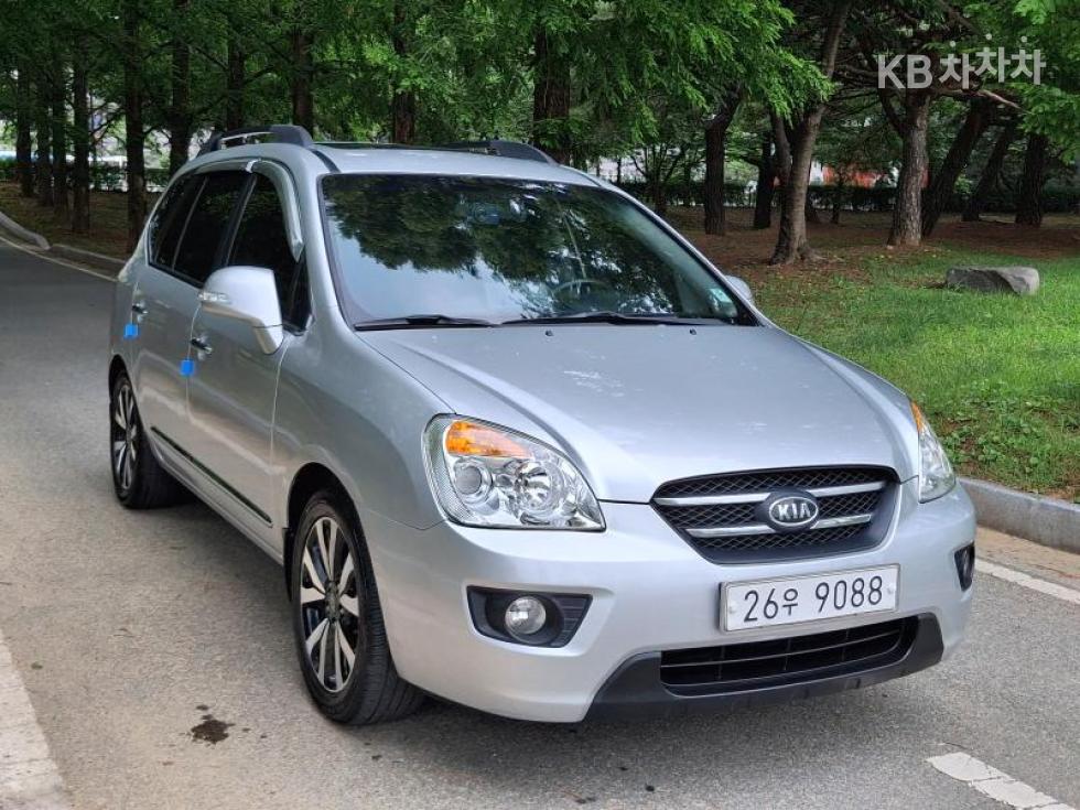 Kia Carens — miniaturë 3