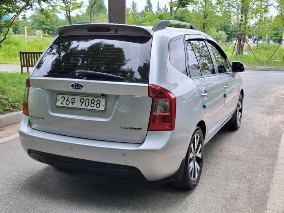 Kia Carens — miniaturë 4