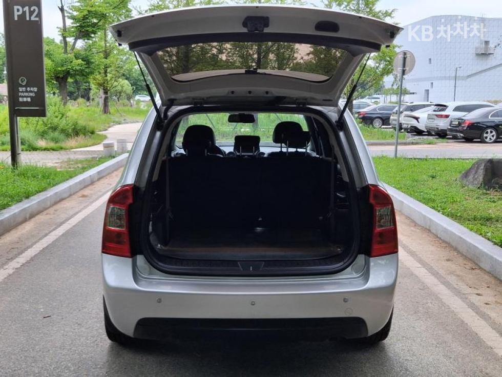 Kia Carens — miniaturë 7