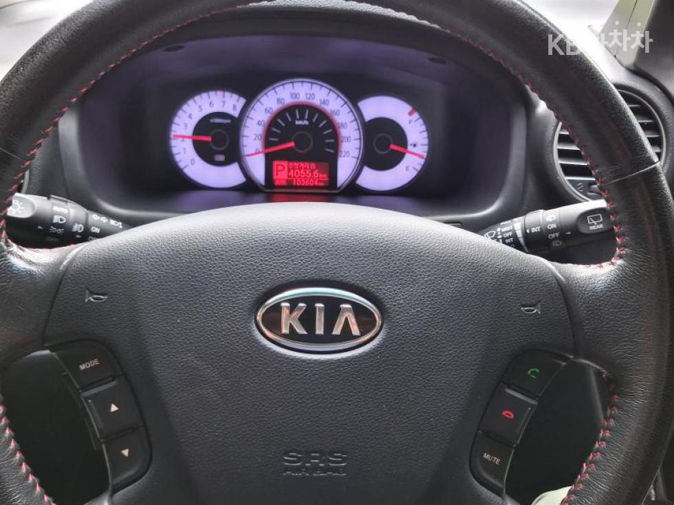 Kia Carens — miniaturë 12