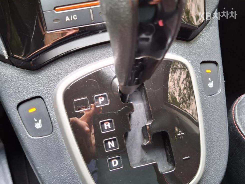 Kia Carens — miniaturë 14