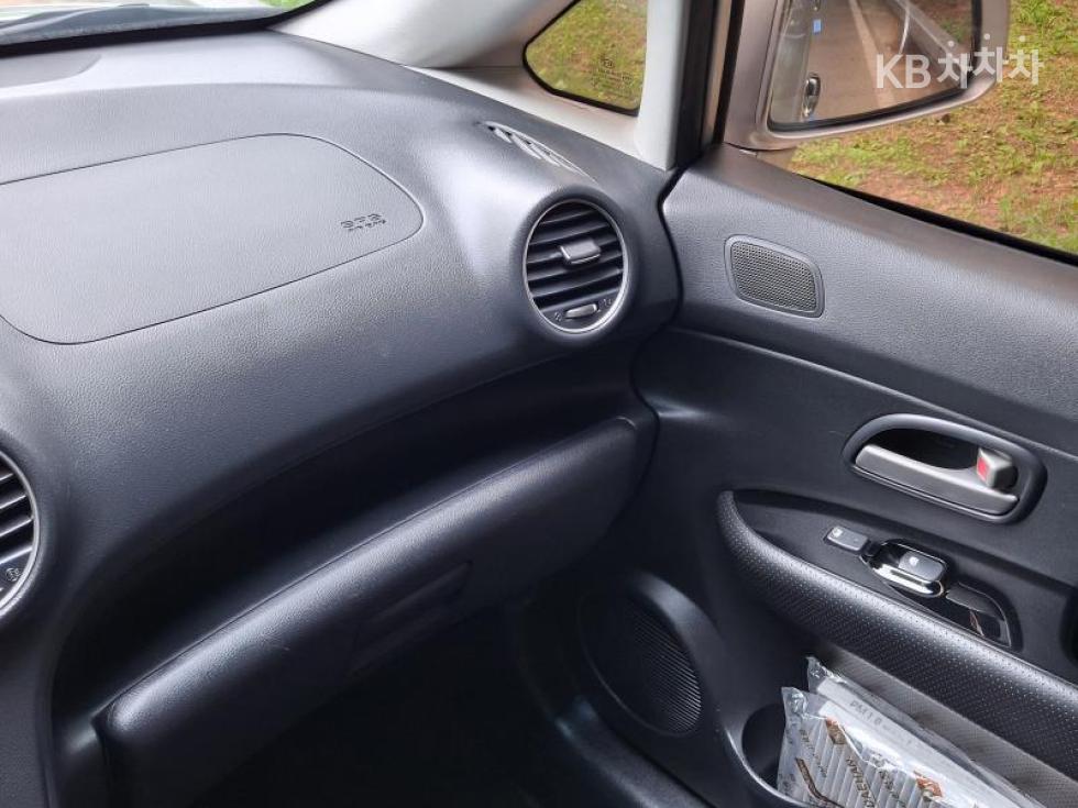 Kia Carens — miniaturë 15