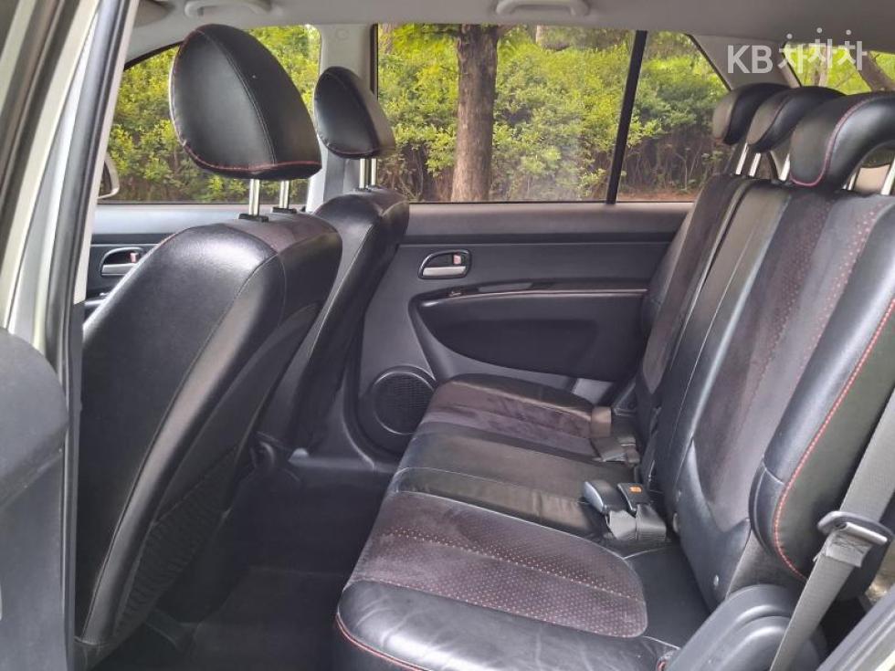 Kia Carens — miniaturë 17