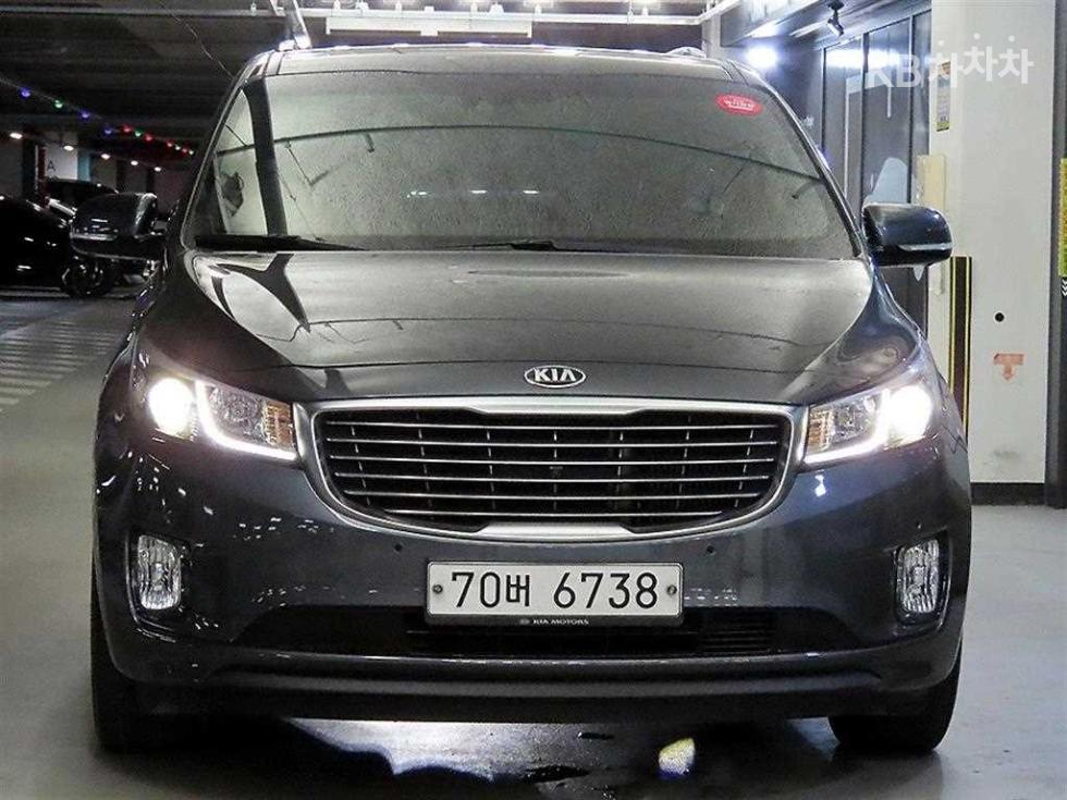 Kia Carnival — miniaturë 2
