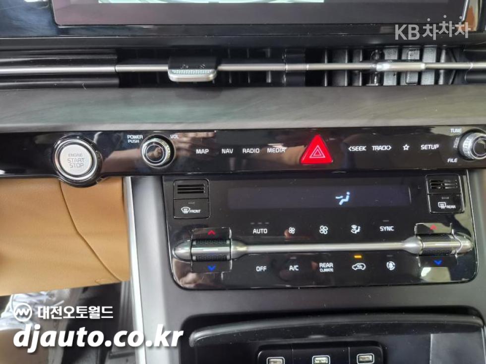 Kia Carnival — miniaturë 7