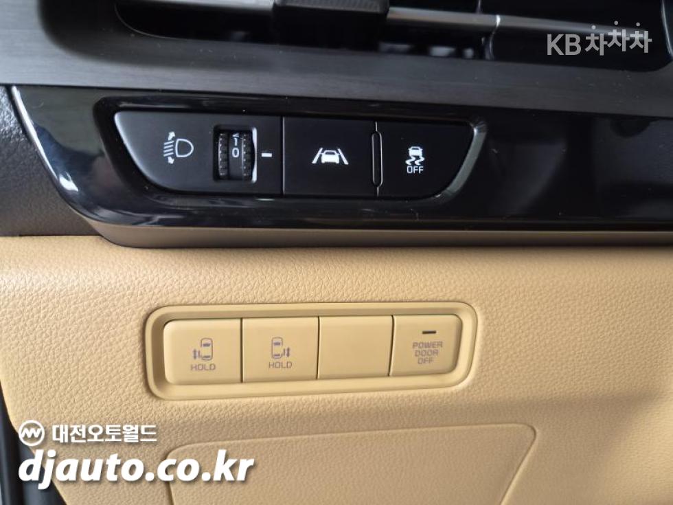 Kia Carnival — miniaturë 9