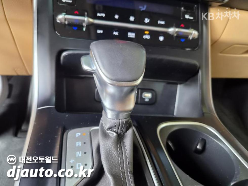 Kia Carnival — miniaturë 11