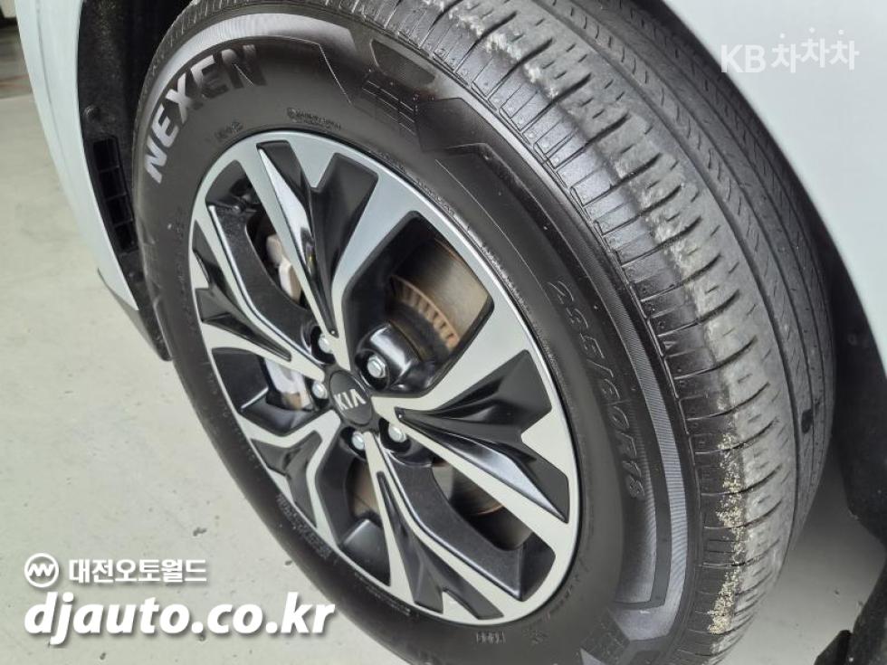 Kia Carnival — miniaturë 15