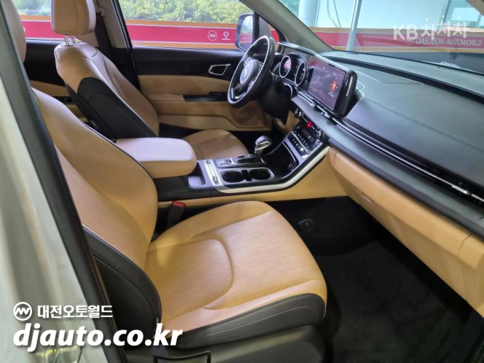 Kia Carnival — miniaturë 16