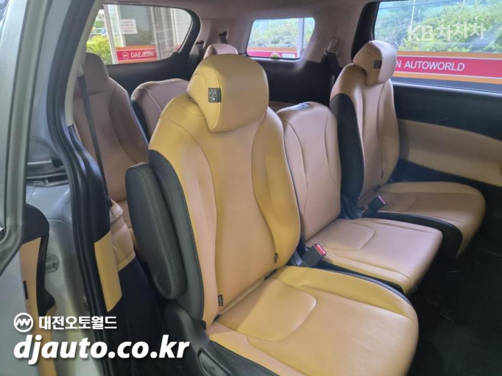 Kia Carnival — miniaturë 17