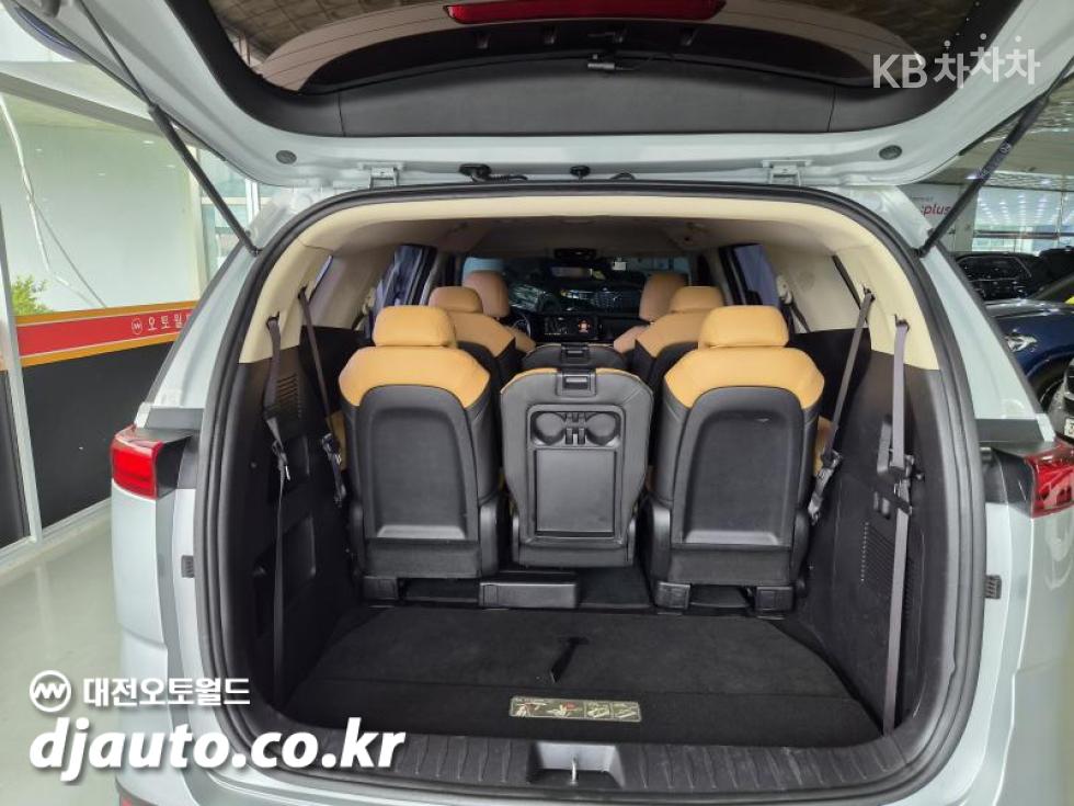 Kia Carnival — miniaturë 18
